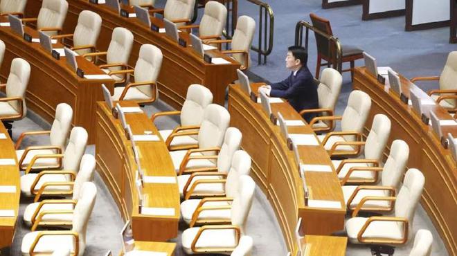 焦点娱乐主管:在职仅146天 党首韩东勋宣布辞职 等待韩国执政党的还会有什么?